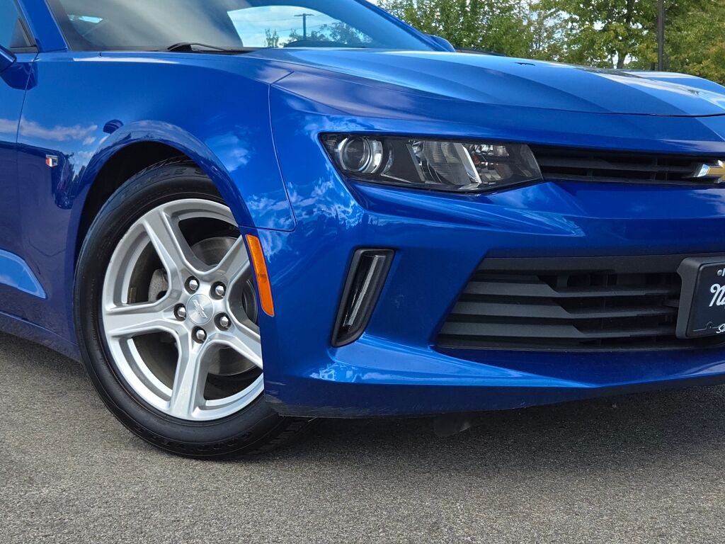 2017 Chevrolet Camaro 1LT photo 3