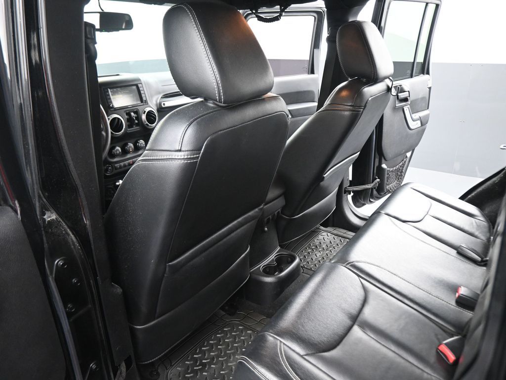2016 Jeep Wrangler Unlimited Sahara photo 37