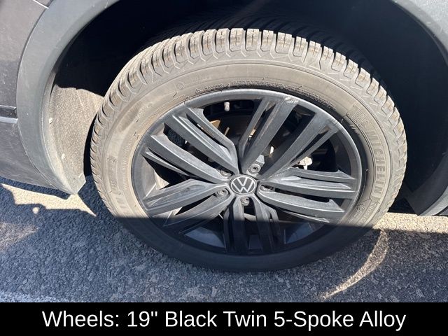 2022 Volkswagen Tiguan SE R-Line Black photo 4