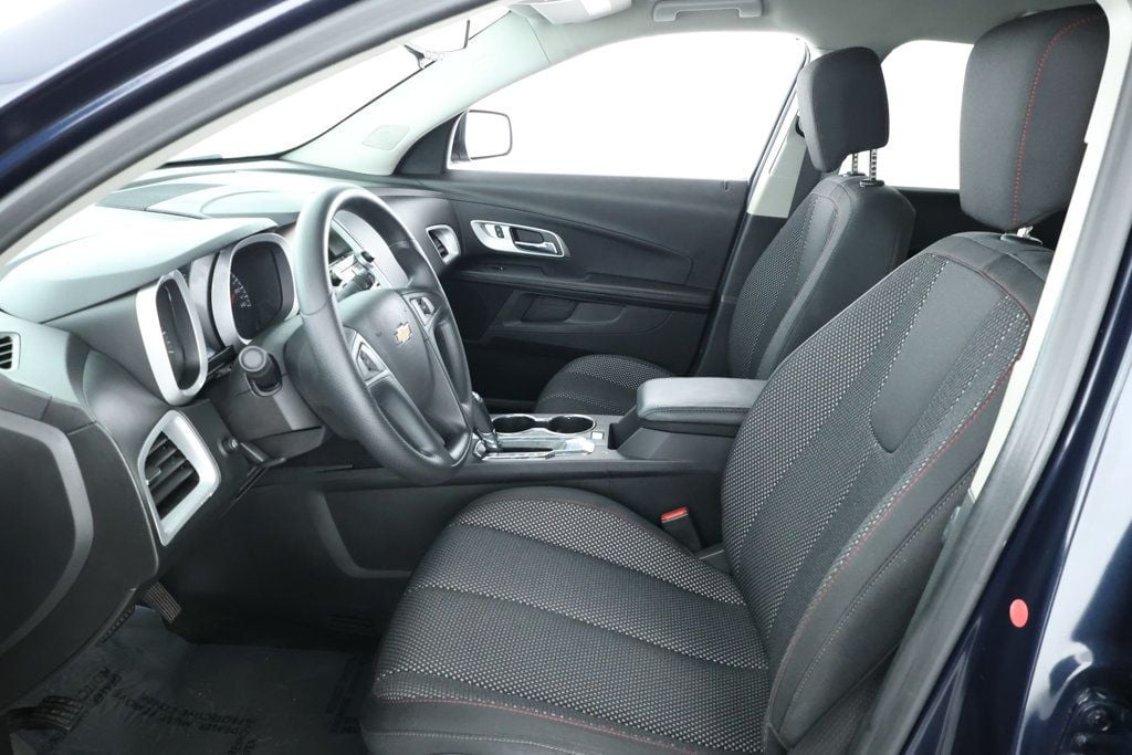 2017 Chevrolet Equinox LT photo 17