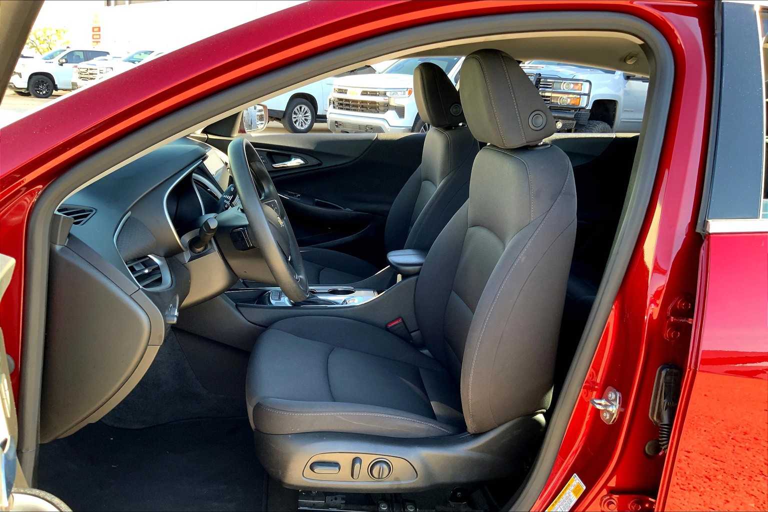 2024 Chevrolet Malibu 1LT photo 7