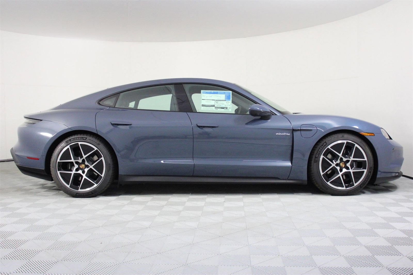 2025 Porsche Taycan photo 8