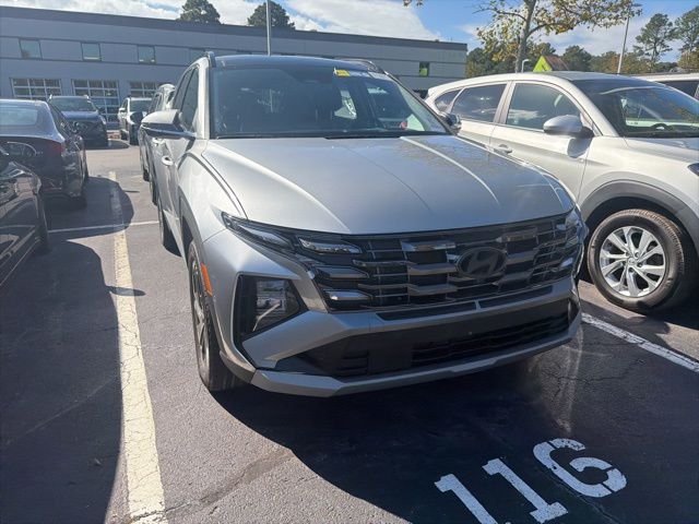 2025 Hyundai Tucson Hybrid Limited photo 2
