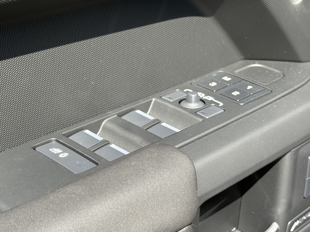 2025 Land Rover Defender 110 S photo 10