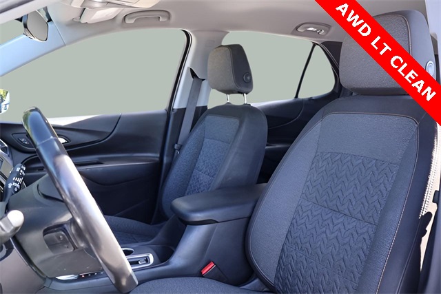 2022 Chevrolet Equinox LT photo 2