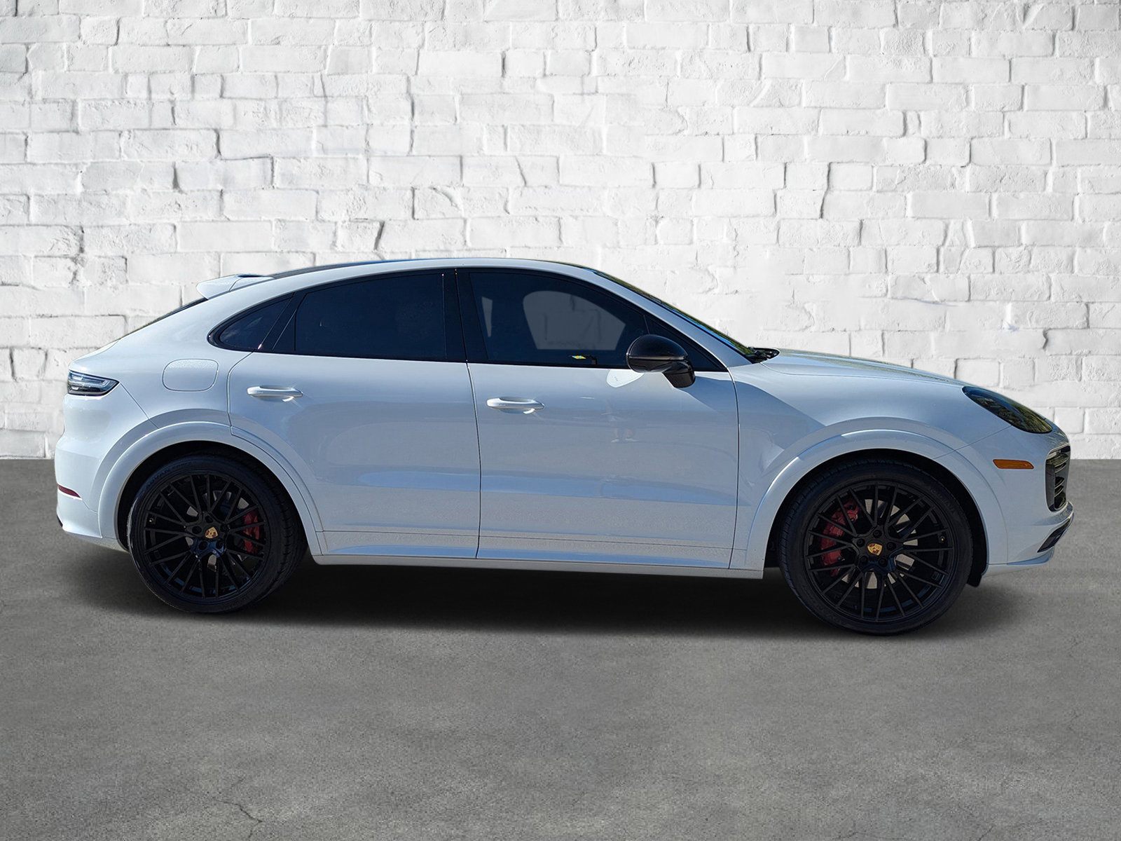 2023 Porsche Cayenne GTS Coupe photo 3