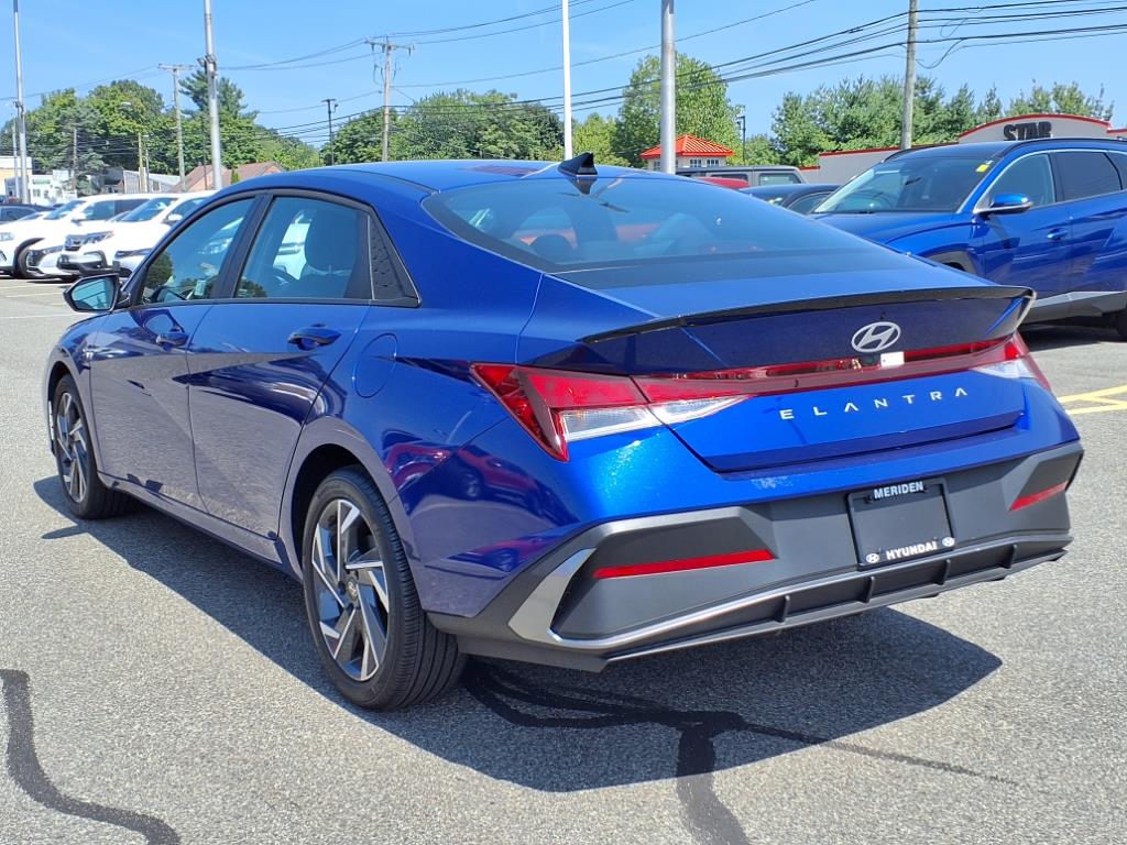 2025 Hyundai Elantra SEL Sport photo 3