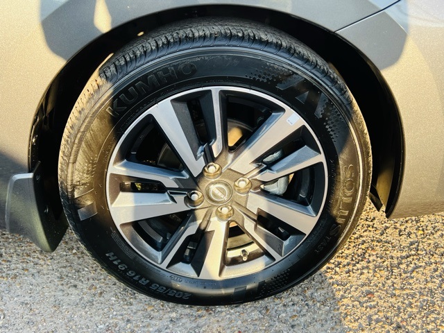 2024 Nissan Versa 1.6 SV photo 8