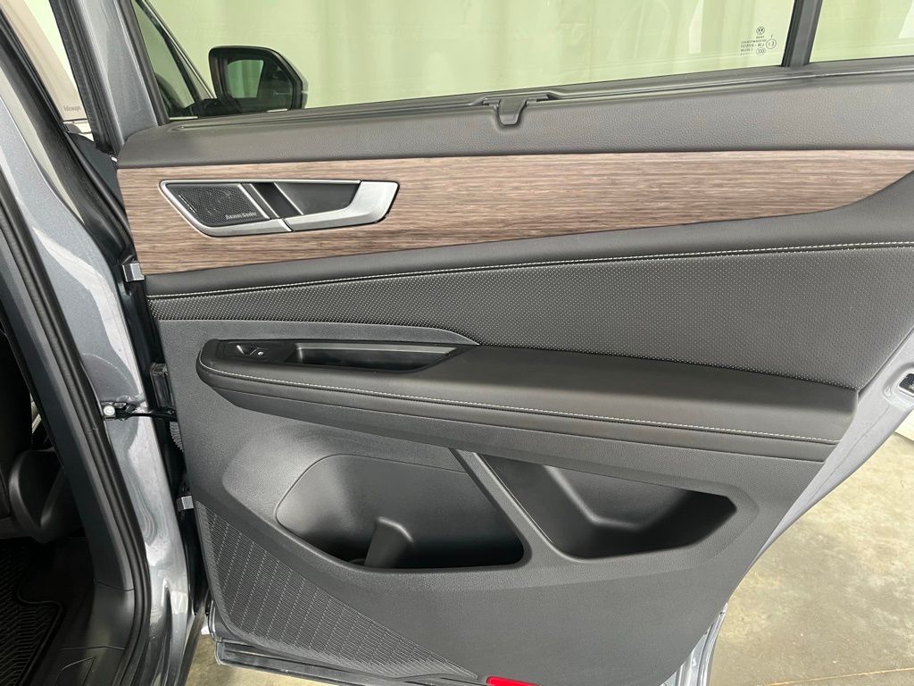 2024 Volkswagen Atlas SEL Premium R-Line photo 24