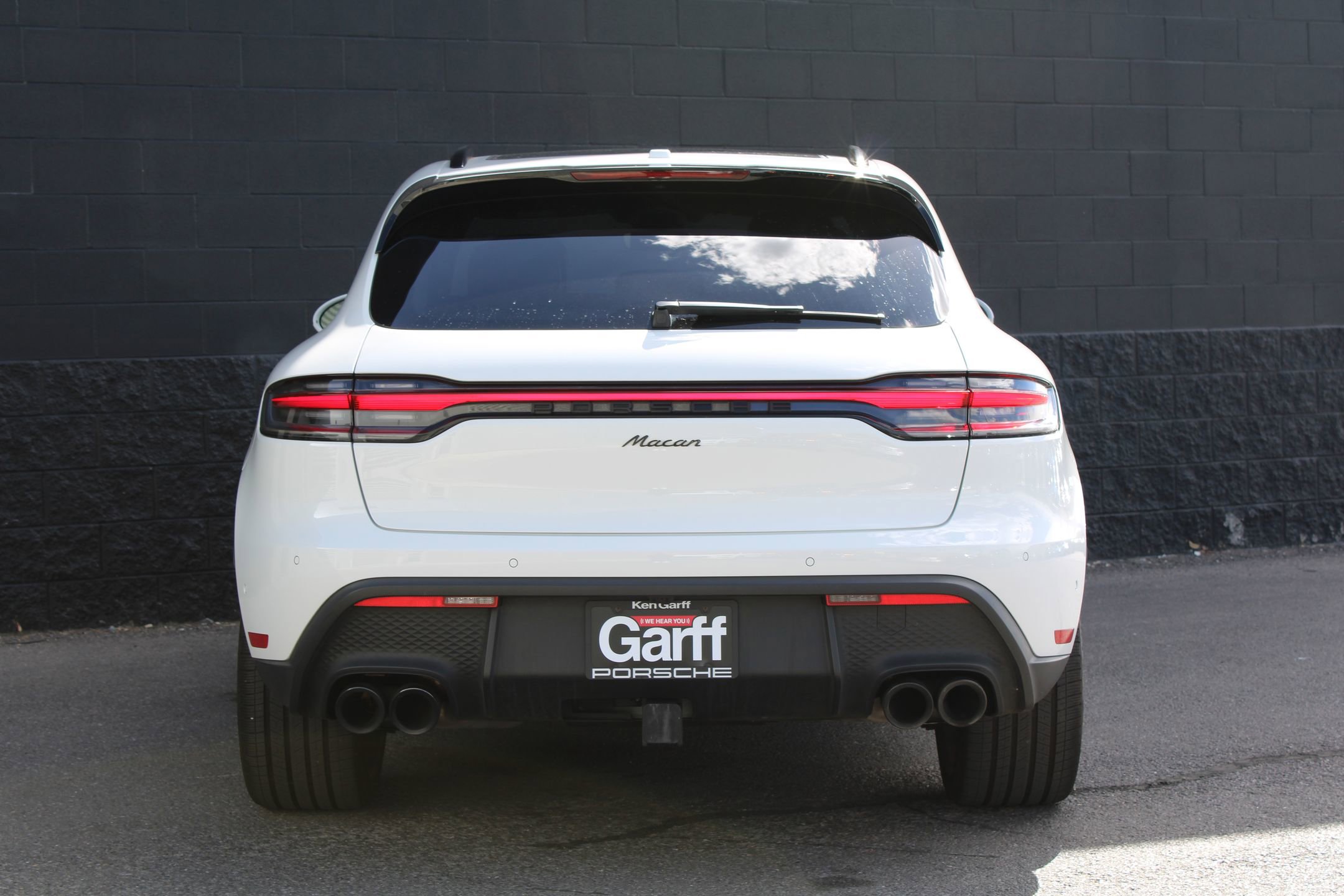 2023 Porsche Macan T photo 10