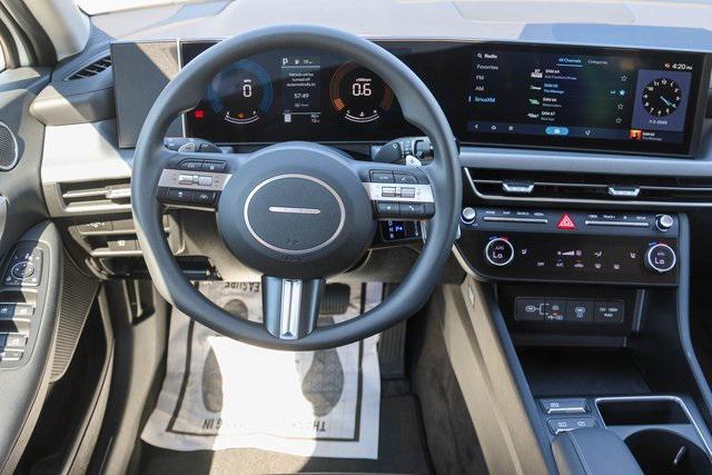 New 2025 White Hyundai SEL image 11