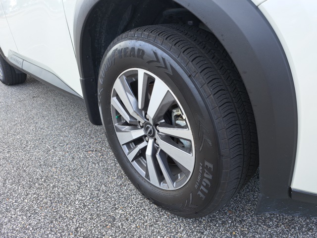 2022 Nissan Pathfinder SL photo 2