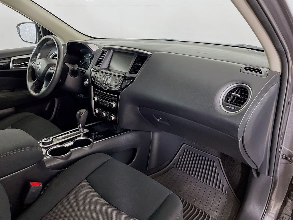 2017 Nissan Pathfinder SV photo 29