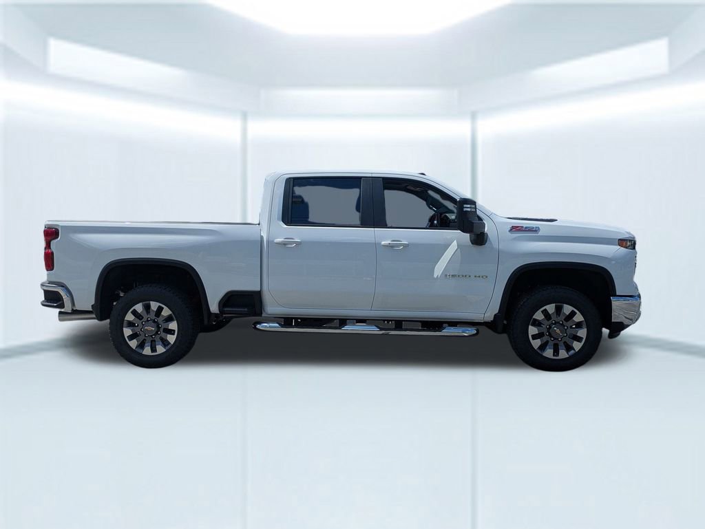 2025 Chevrolet Silverado 2500HD LT photo 4