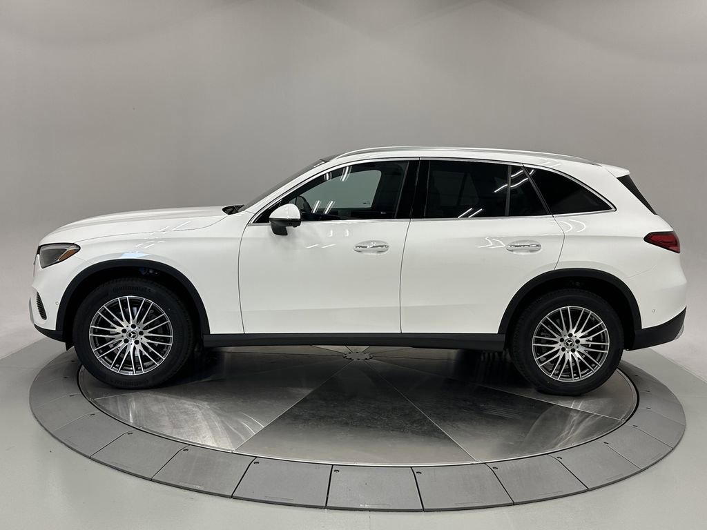 2026 Mercedes Benz GLC 300 photo 4