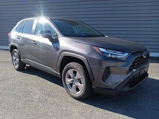 2024 Toyota RAV4 XLE's photo