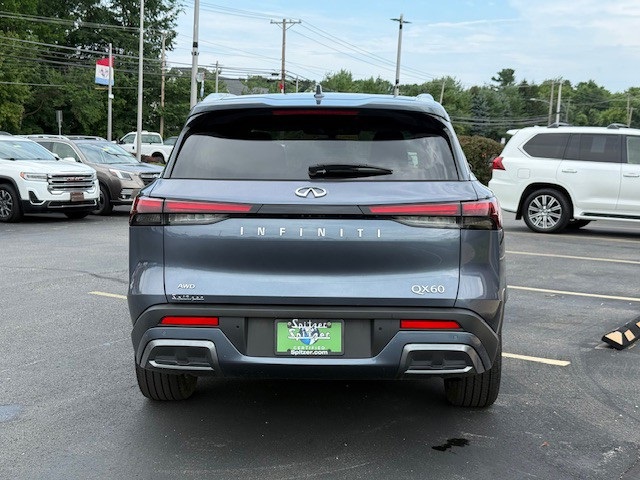 2022 Infiniti QX60 Luxe photo 3