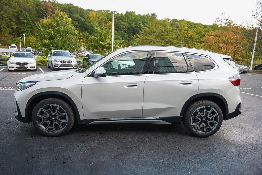 Used 2025 Mineral White Metallic BMW xDrive28i image 5