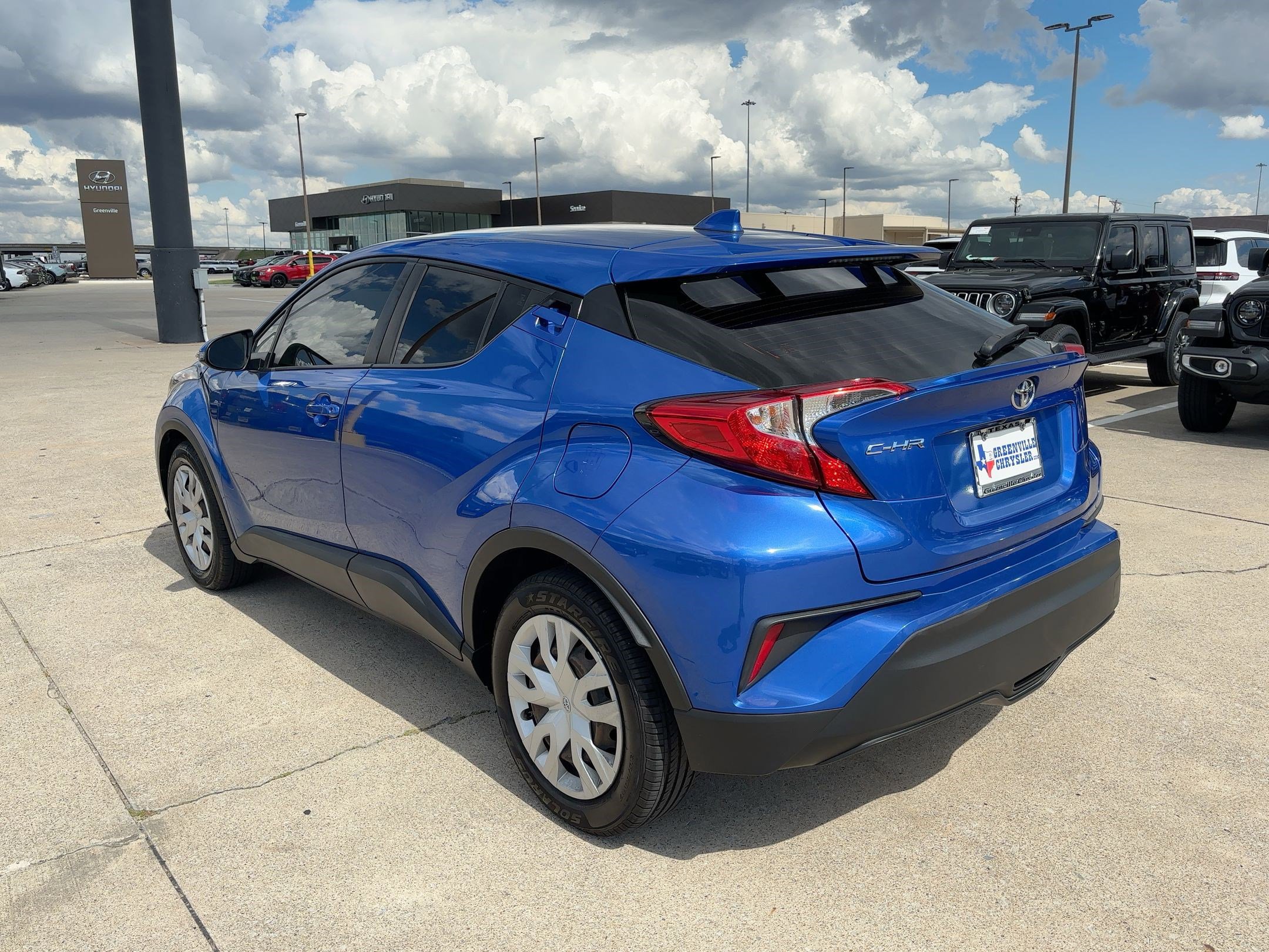 2020 Toyota C-HR LE photo 2