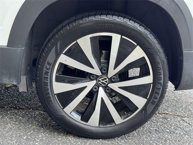 2024 Volkswagen Taos SE photo 11