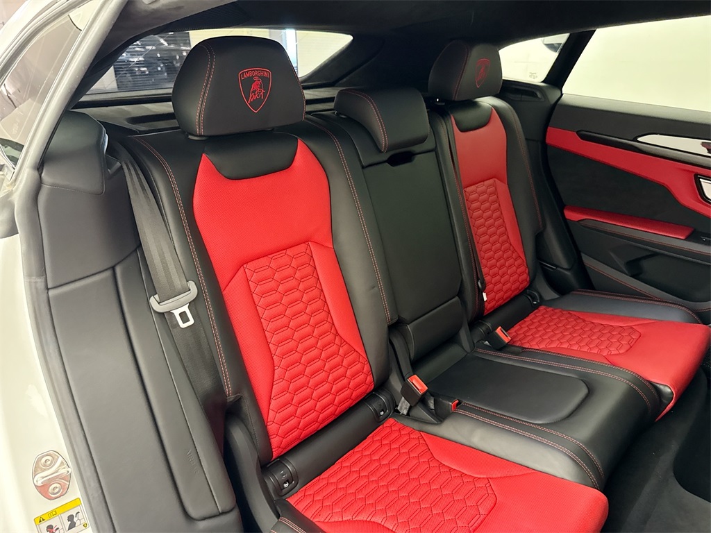 2022 Lamborghini Urus photo 29