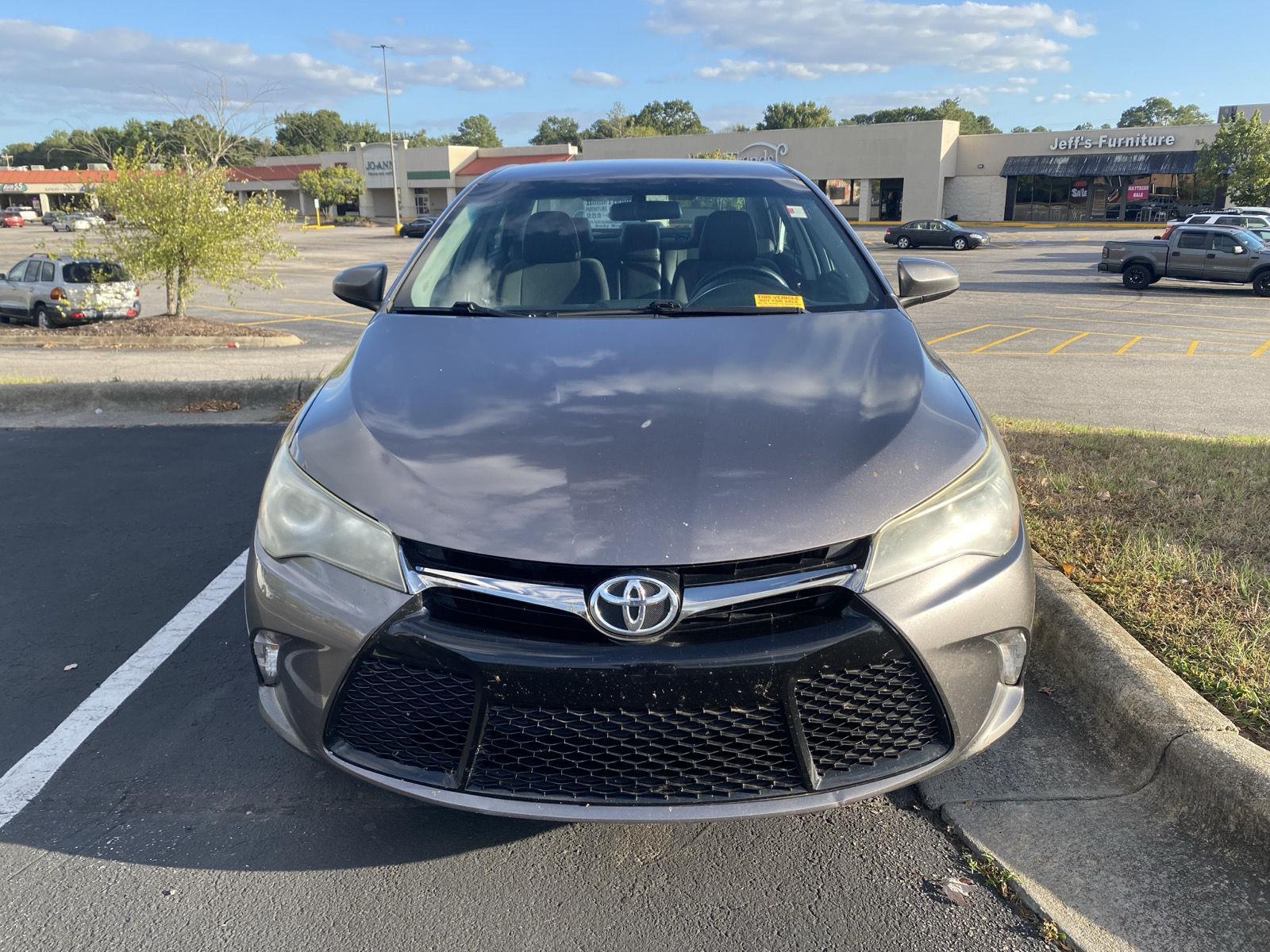 2017 Toyota Camry SE photo 2
