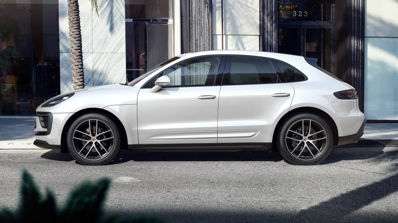 2025 Porsche Macan T photo 2