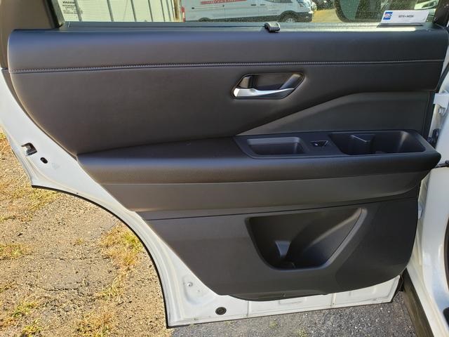 2023 Nissan Pathfinder SL photo 12