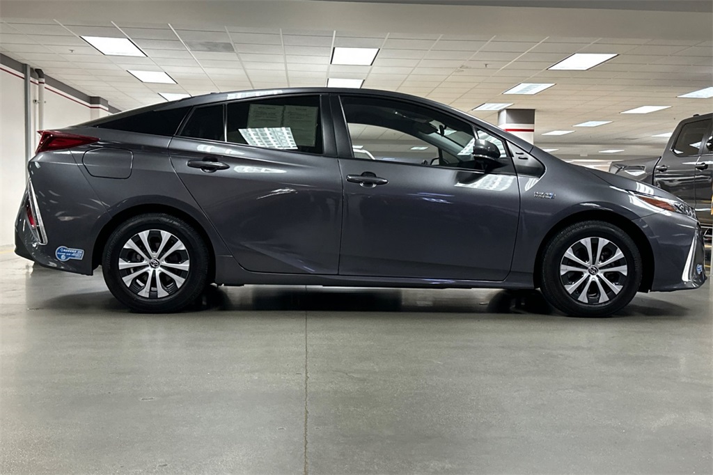 2021 Toyota Prius Prime XLE photo 3