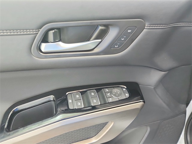 2025 Nissan Pathfinder Platinum photo 26