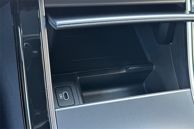 2025 Land Rover Range Rover Velar SE photo 19