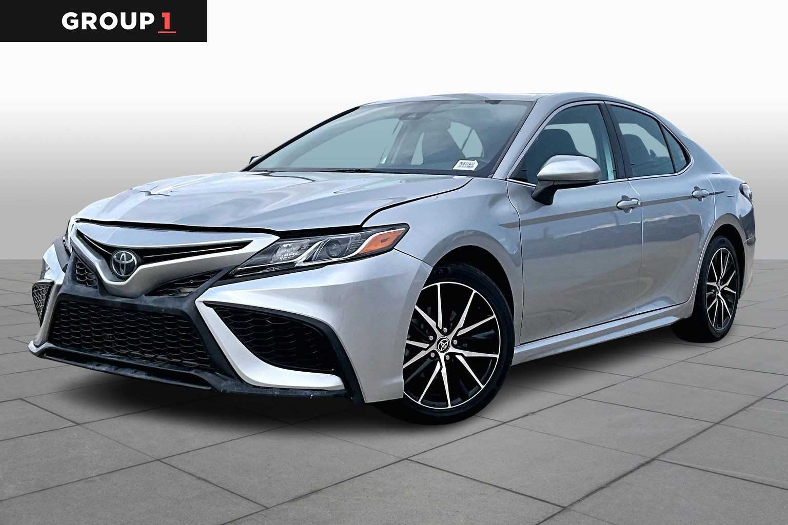 2021 Toyota Camry SE's photo