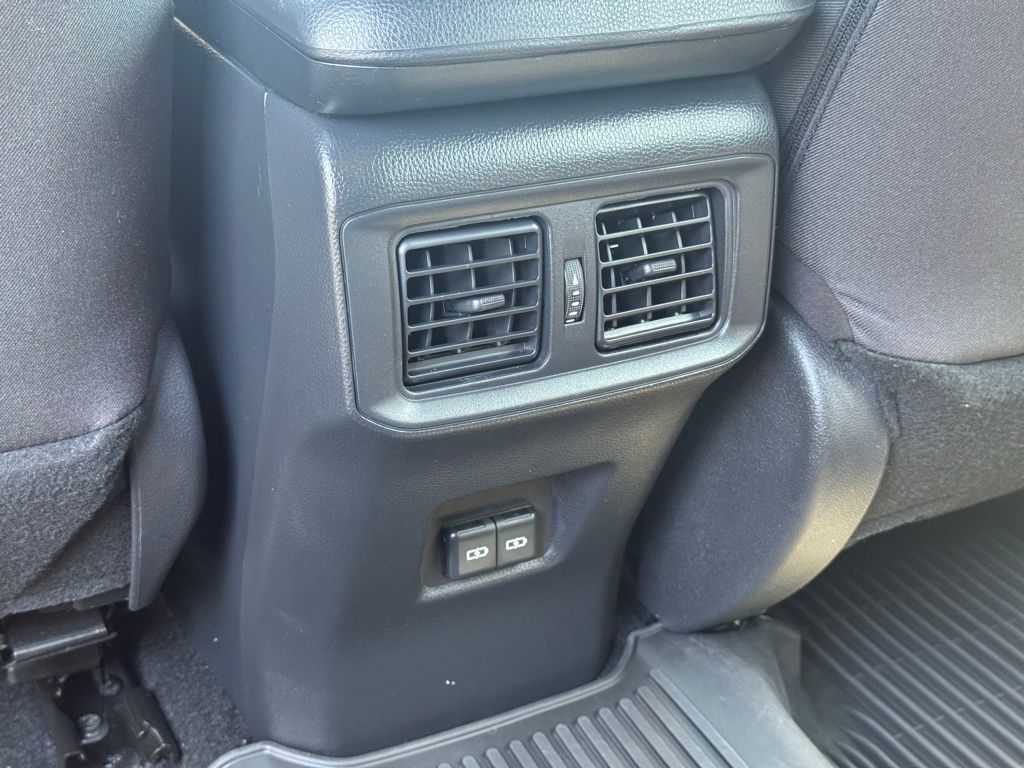 2024 Toyota RAV4 Hybrid SE photo 13