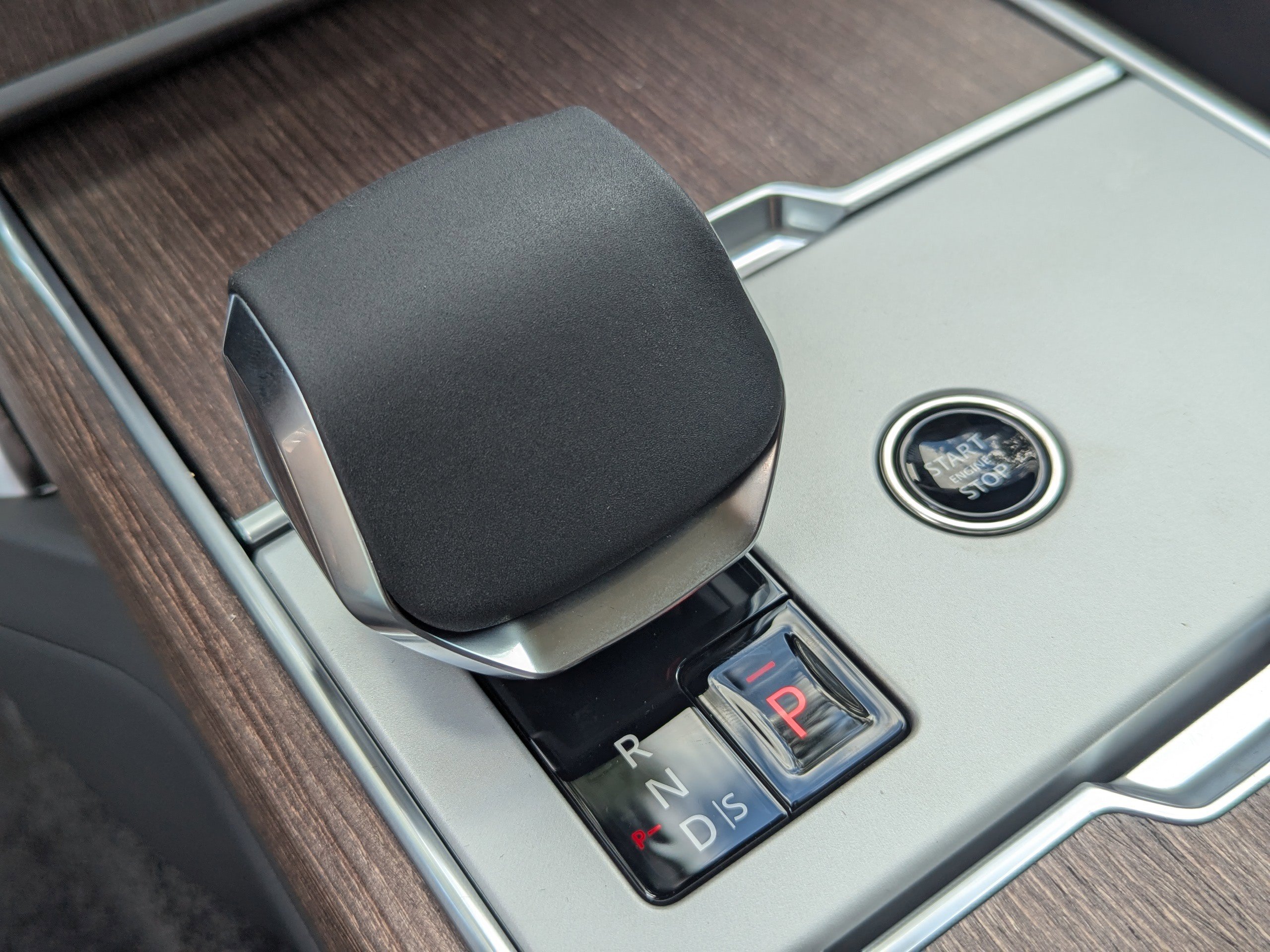 2025 Land Rover Range Rover SE photo 27