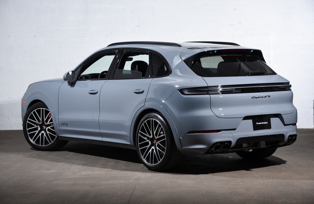 2026 Porsche Cayenne GTS photo 2