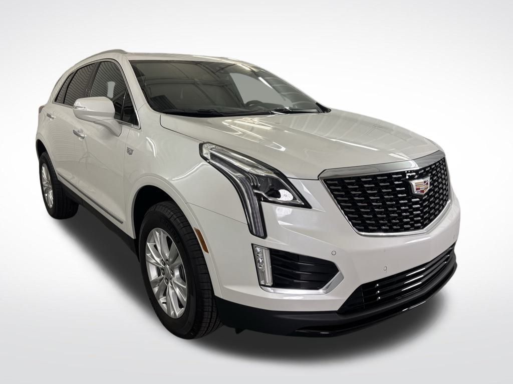New Crystal White Tricoat 2025 Cadillac XT5 Luxury in Mobile