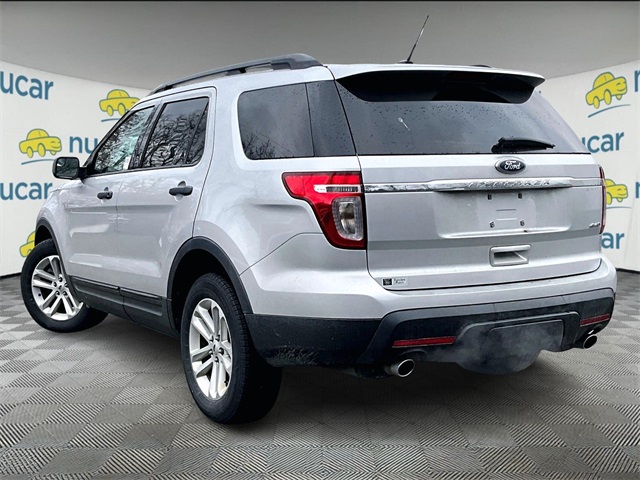 2015 Ford Explorer Base photo 2