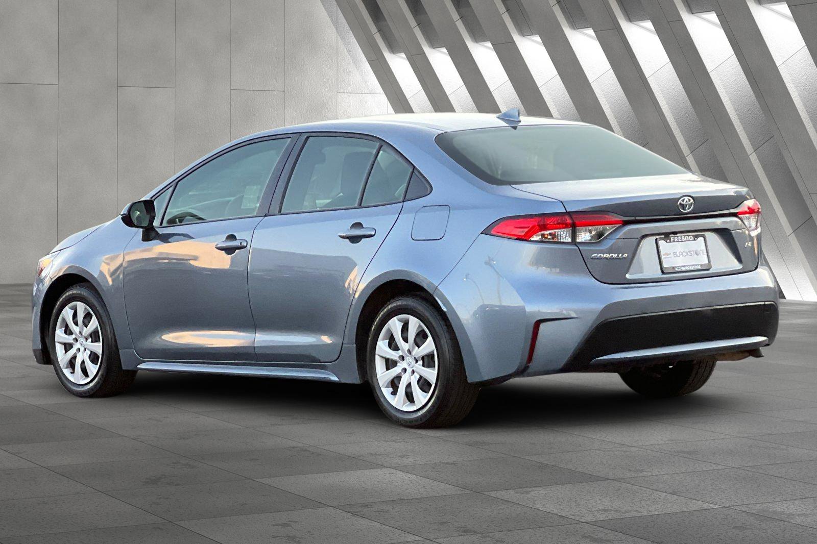 2022 Toyota Corolla LE photo 5
