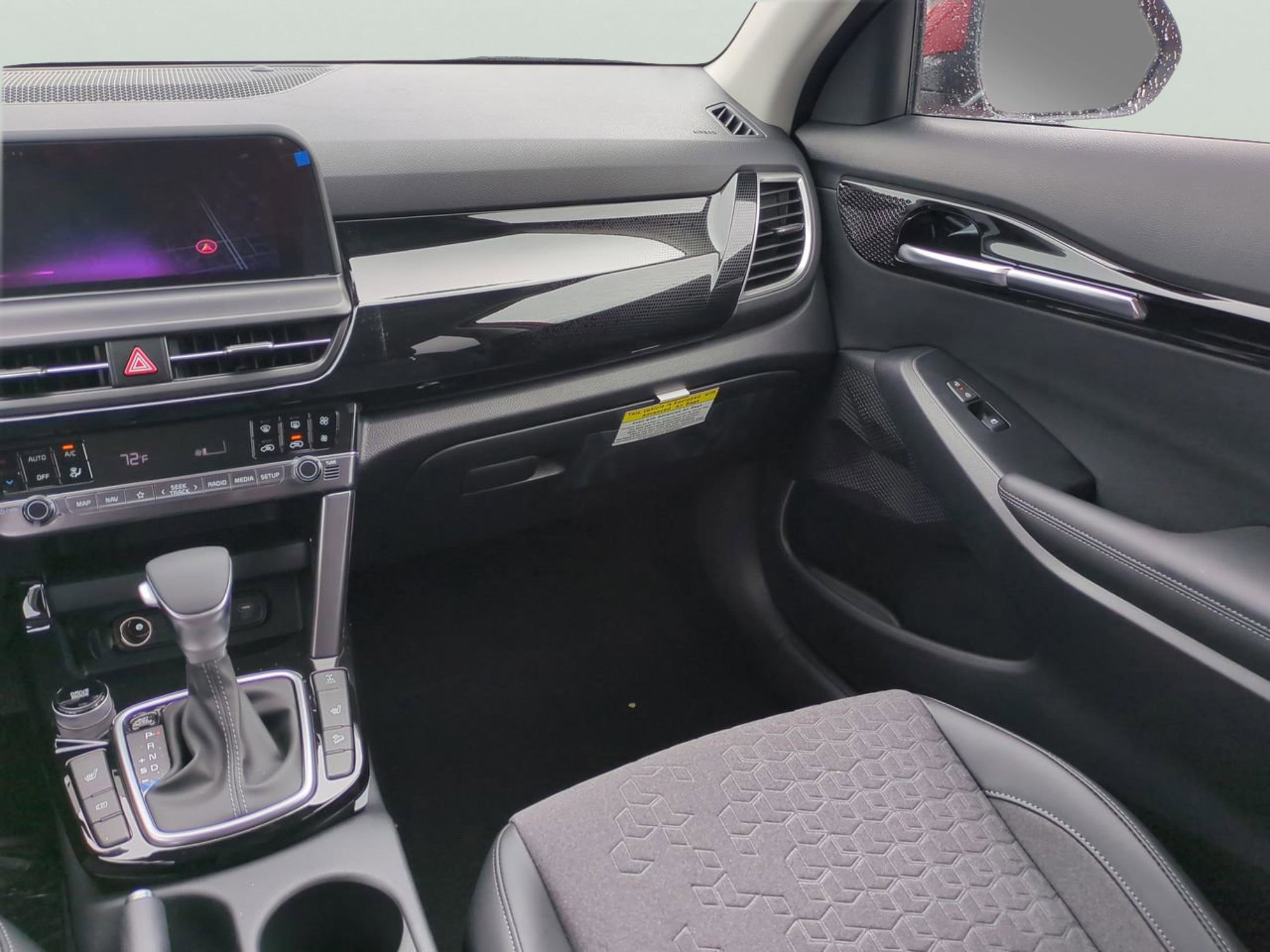 2025 Kia Seltos X-Line photo 10