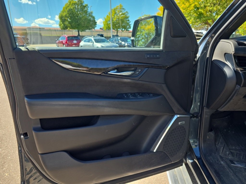 2019 Cadillac Escalade Platinum photo 10