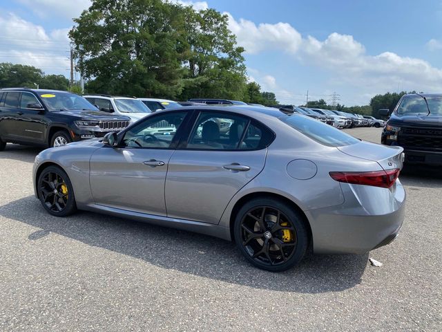 2021 Alfa Romeo Giulia Ti photo 5