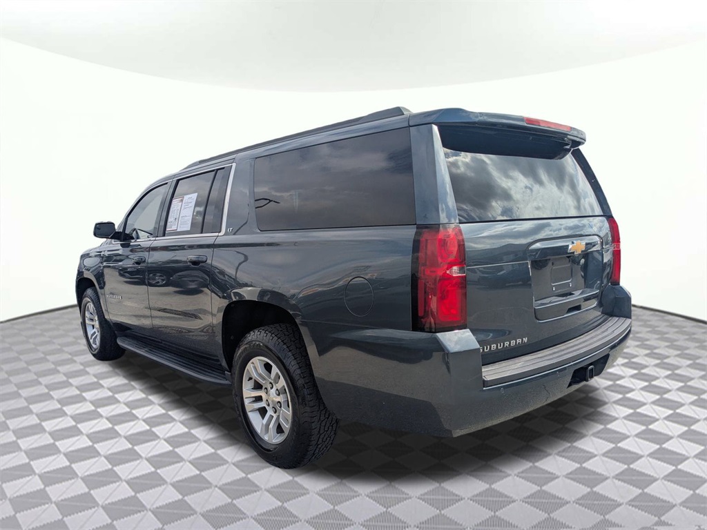 2020 Chevrolet Suburban LT photo 3
