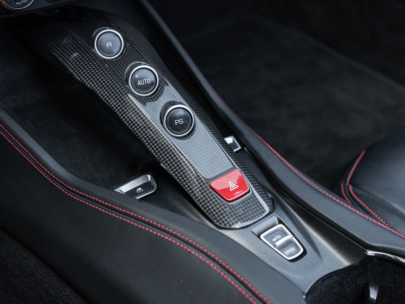 2015 Ferrari California T photo 21