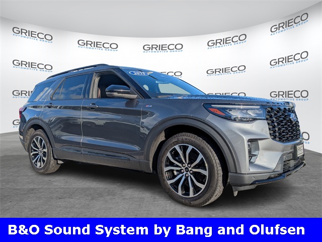 2025 Ford Explorer ST-LINE's photo