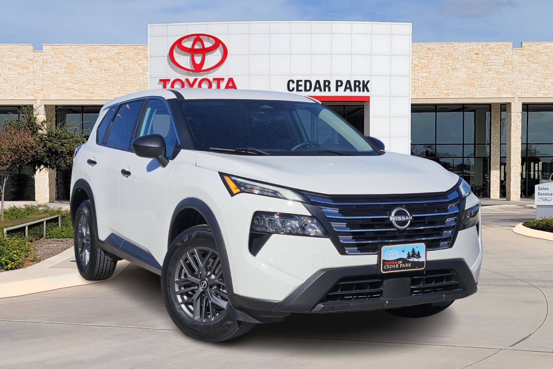 2024 Nissan Rogue S's photo