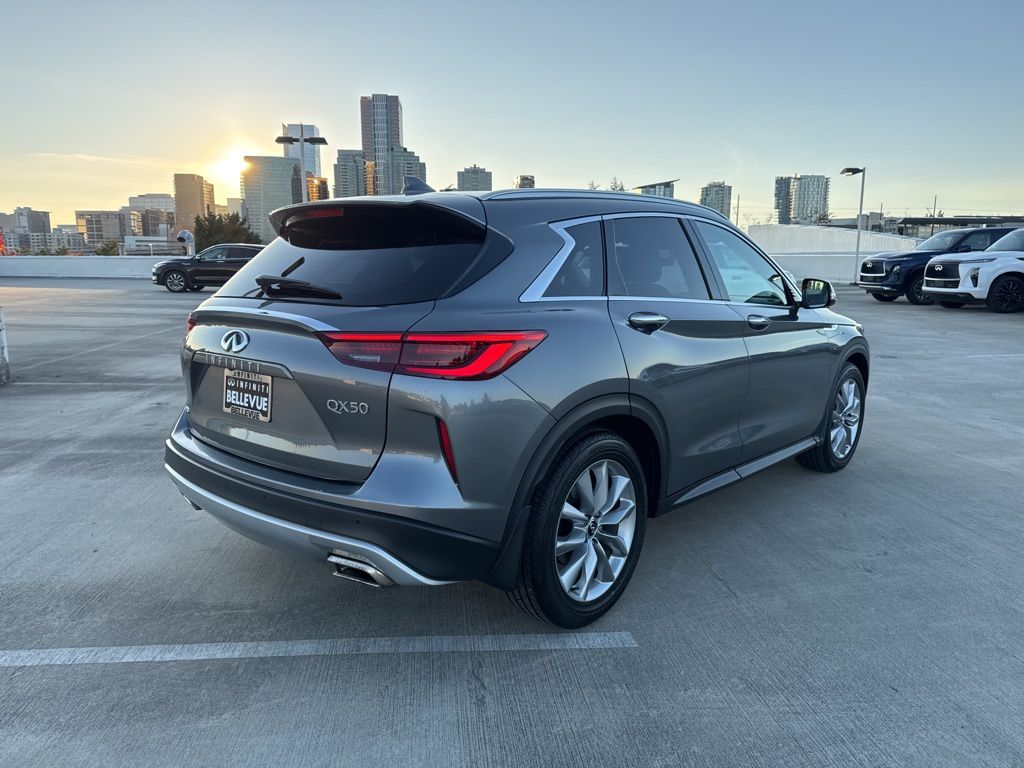 2019 Infiniti QX50 Essential photo 4