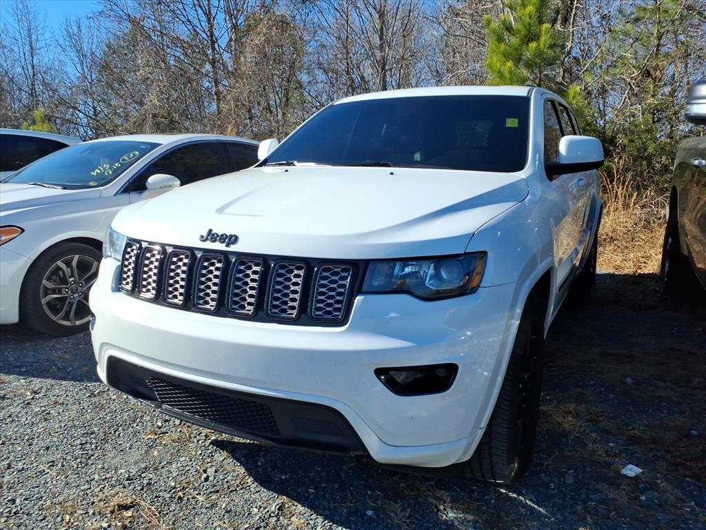 2017 Jeep Grand Cherokee Altitude's photo