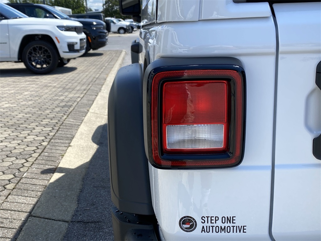 2025 Jeep Wrangler Sport S photo 11