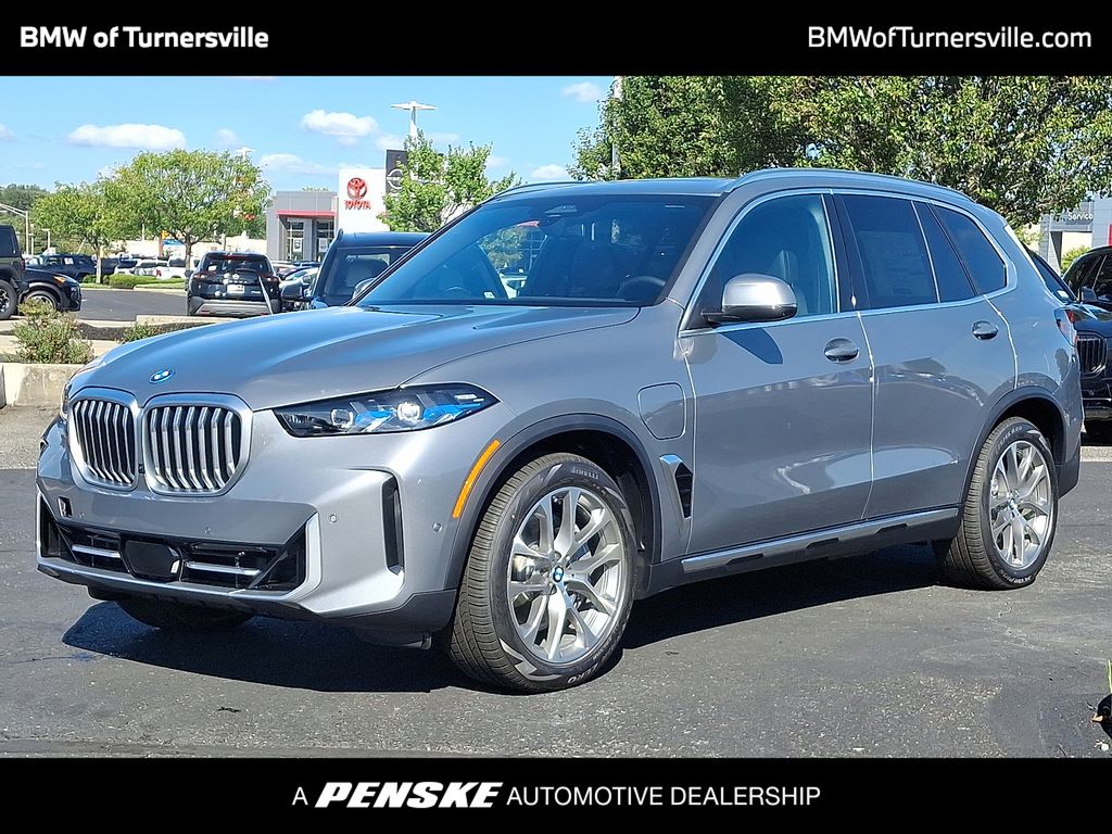 2026 BMW X5 50e's photo