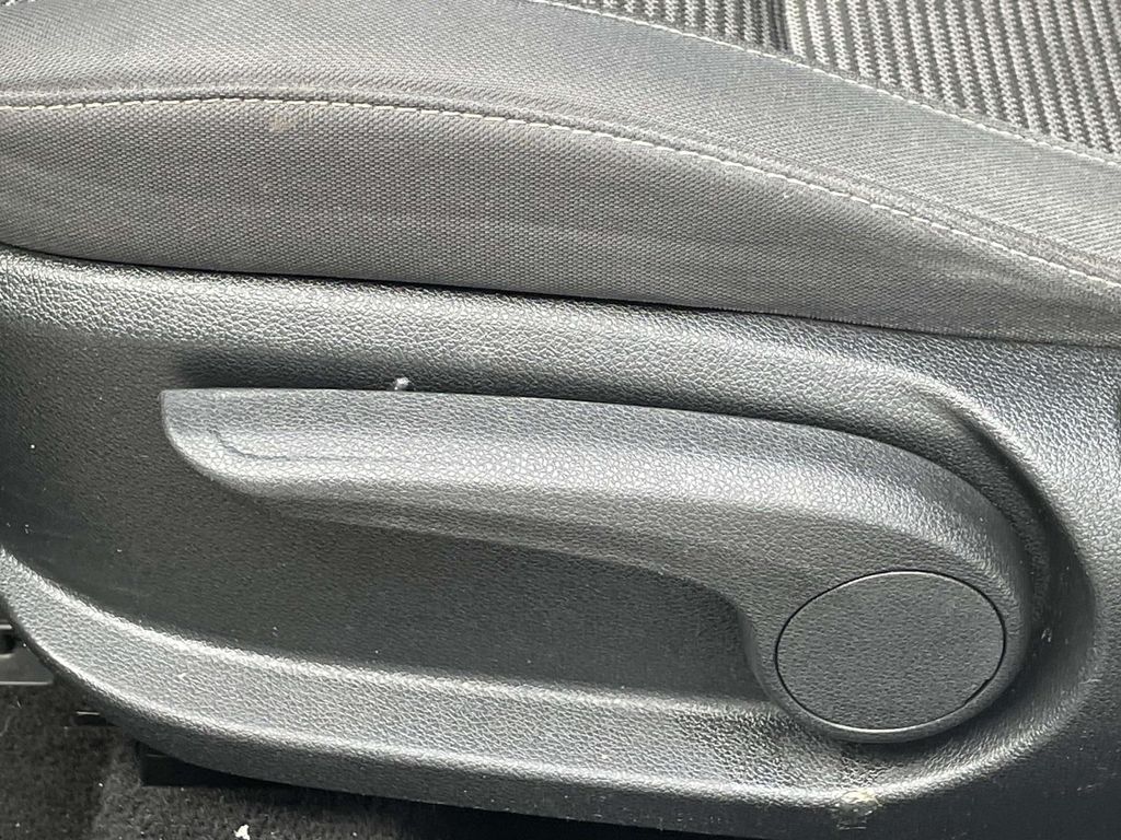 2020 Kia Niro LXS photo 12